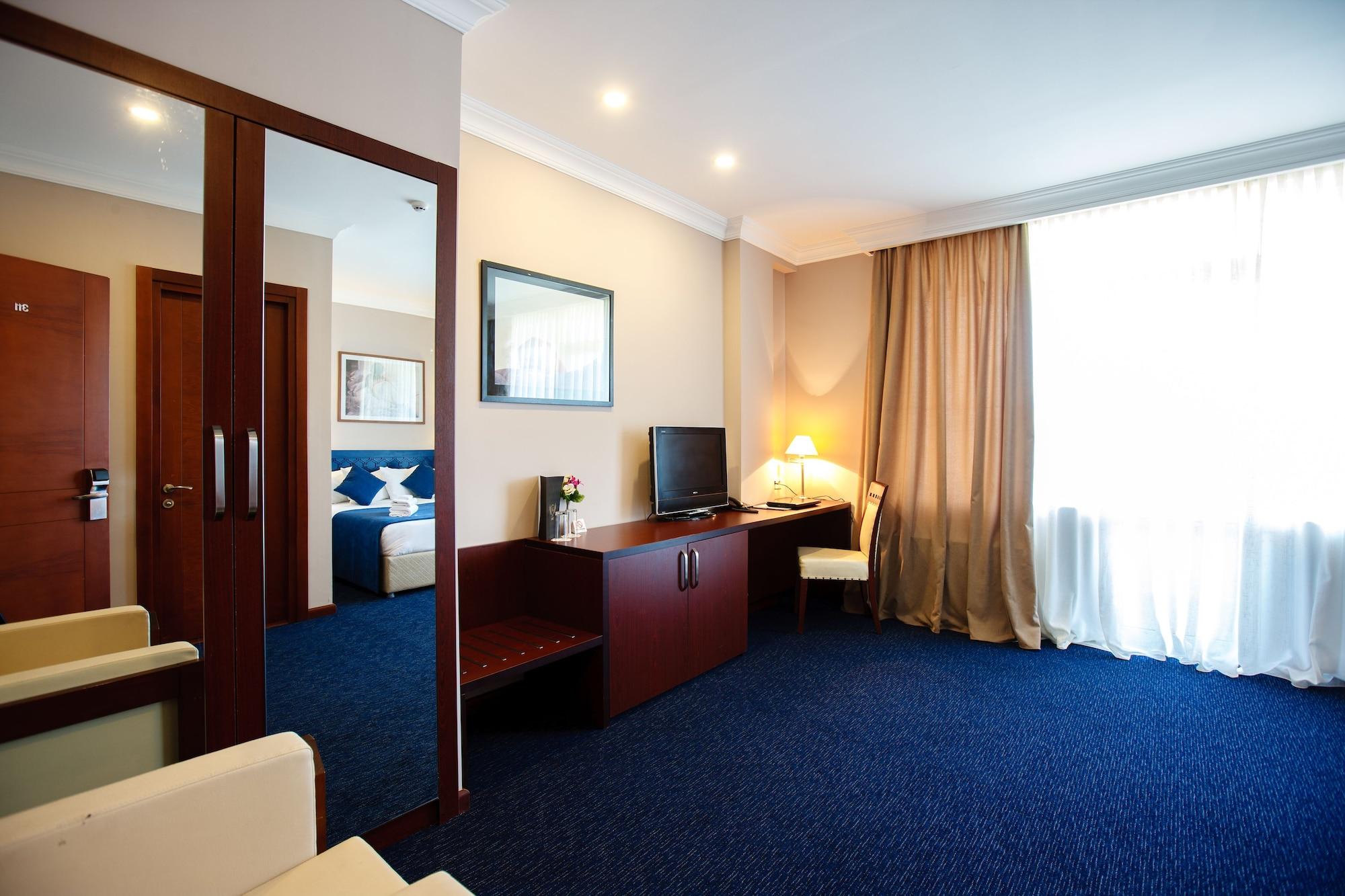 Cruise Hotel Тбілісі Екстер'єр фото