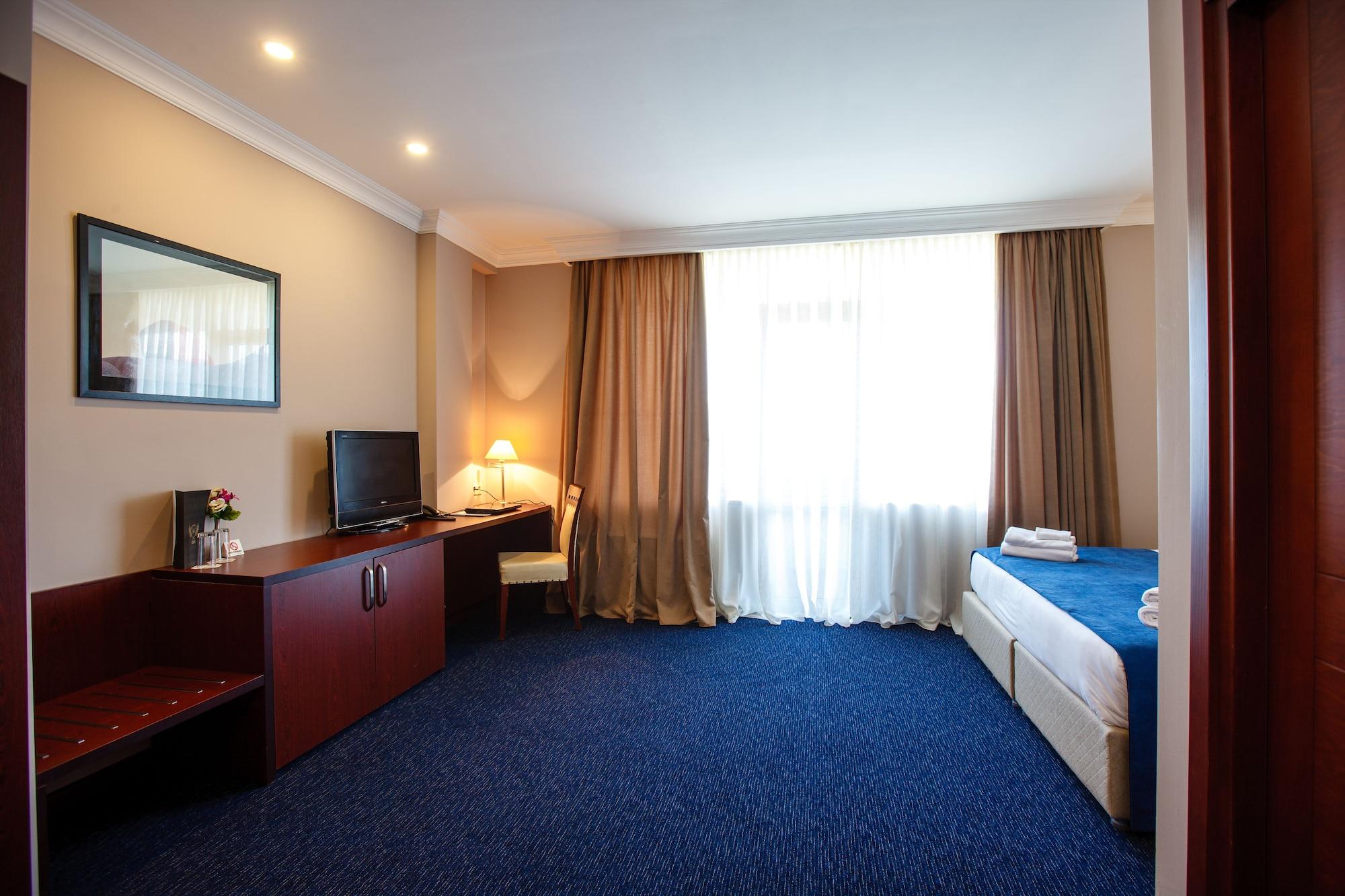 Cruise Hotel Тбілісі Екстер'єр фото