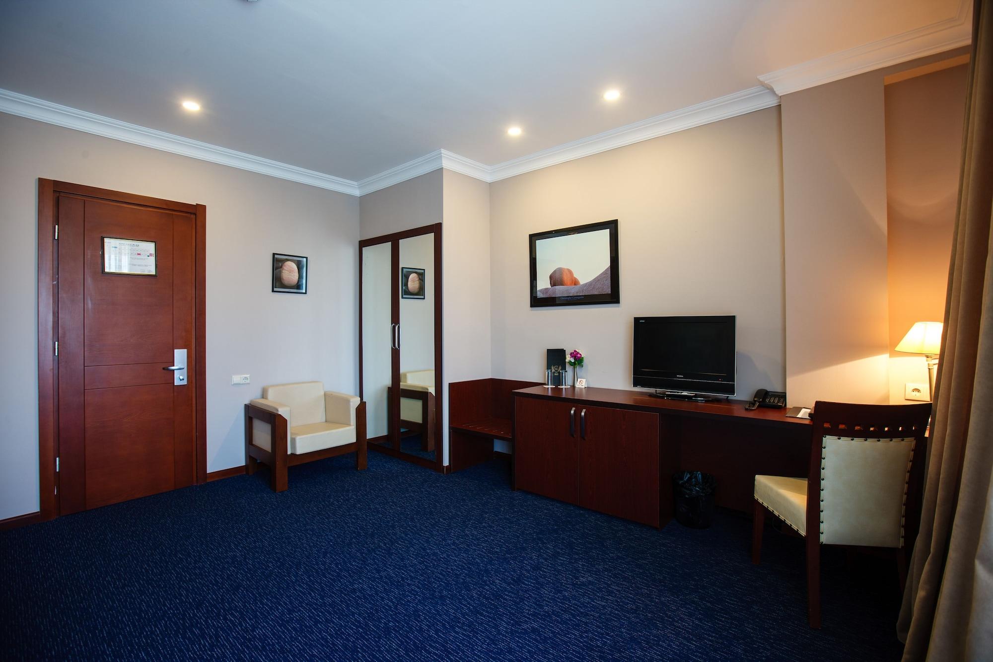 Cruise Hotel Тбілісі Екстер'єр фото