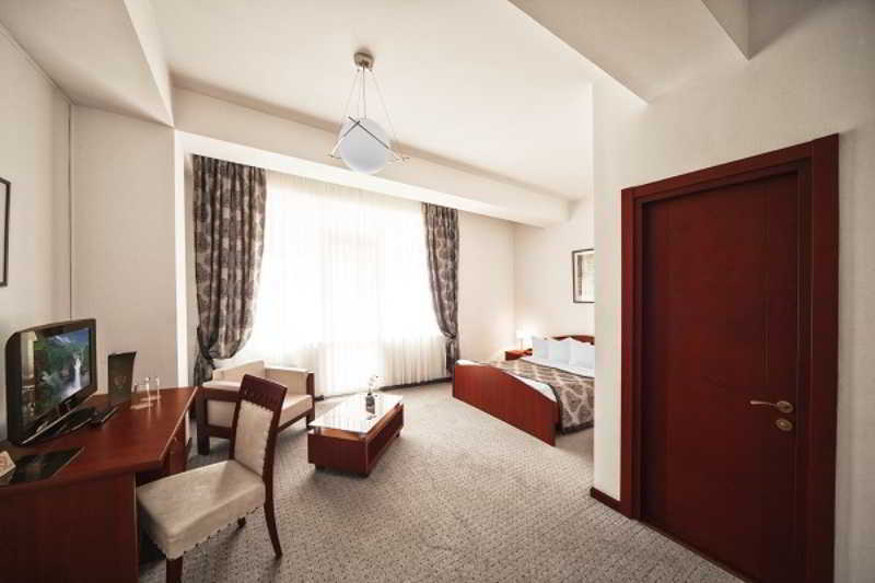 Cruise Hotel Тбілісі Екстер'єр фото
