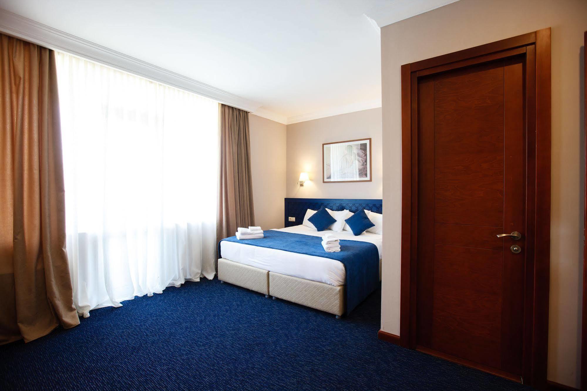 Cruise Hotel Тбілісі Екстер'єр фото